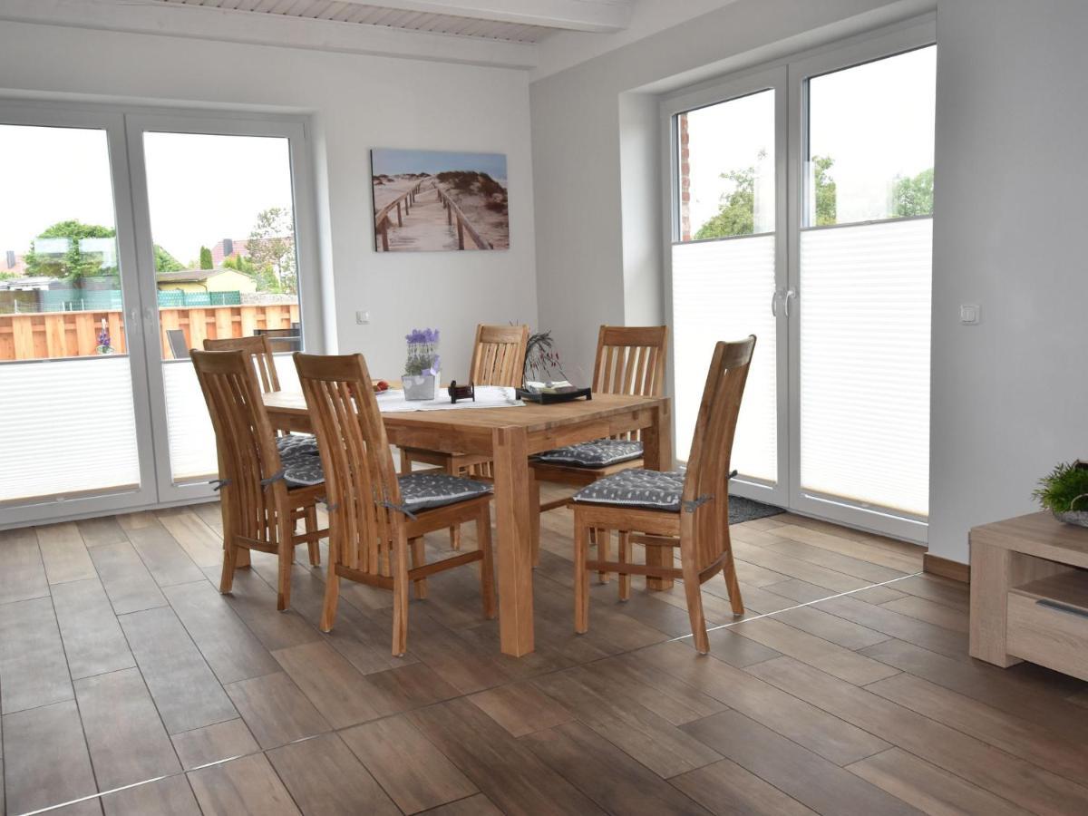 Cozy Holiday Home In Gross Schwansee With Sauna Kültér fotó